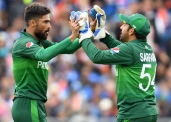 Mohammad Amir not essential, will choose him if he is `` up to the task ''