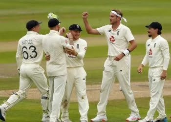 England sneaks a chance as bowlers help them in 1st Test against Pakistan